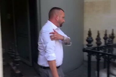 Vai preso por fazer sexo com o cão de um amigo