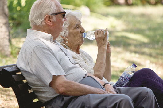 Hidratação é essencial para combater os efeitos das temperaturas altas   