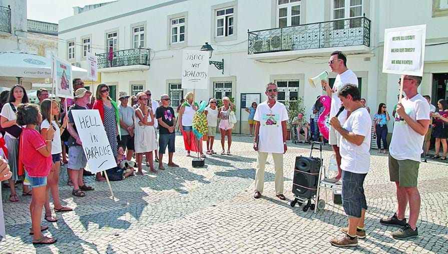 Habitantes da ilha já tinham realizado um protesto em frente à Câmara de Olhão, na semana passada