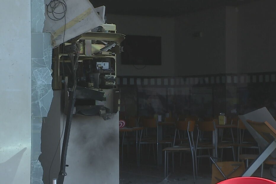 Grupo explode multibanco em tentativa de assalto em Miramar