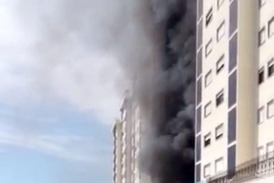 Chamas consumiram edifício em Sacavém