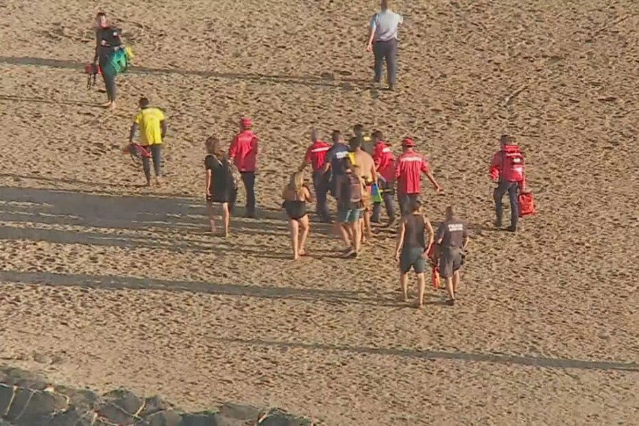 Jovem cai de falésia