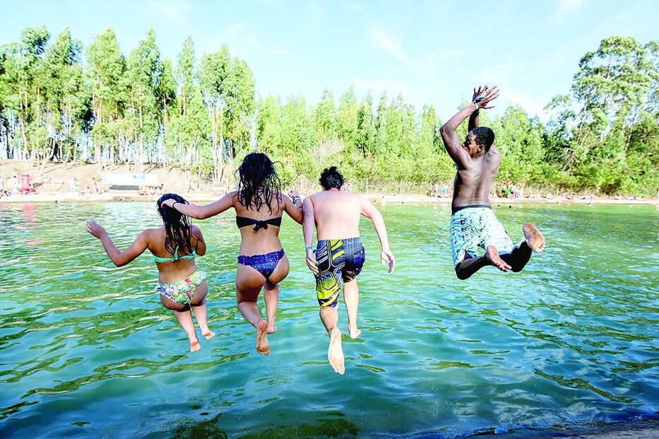 ‘Praia do canal’ recebe centenas de jovens durante Meo Sudoeste