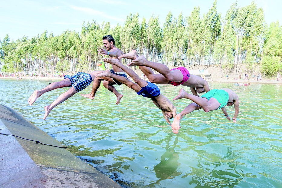 ‘Praia do canal’ recebe centenas de jovens durante Meo Sudoeste