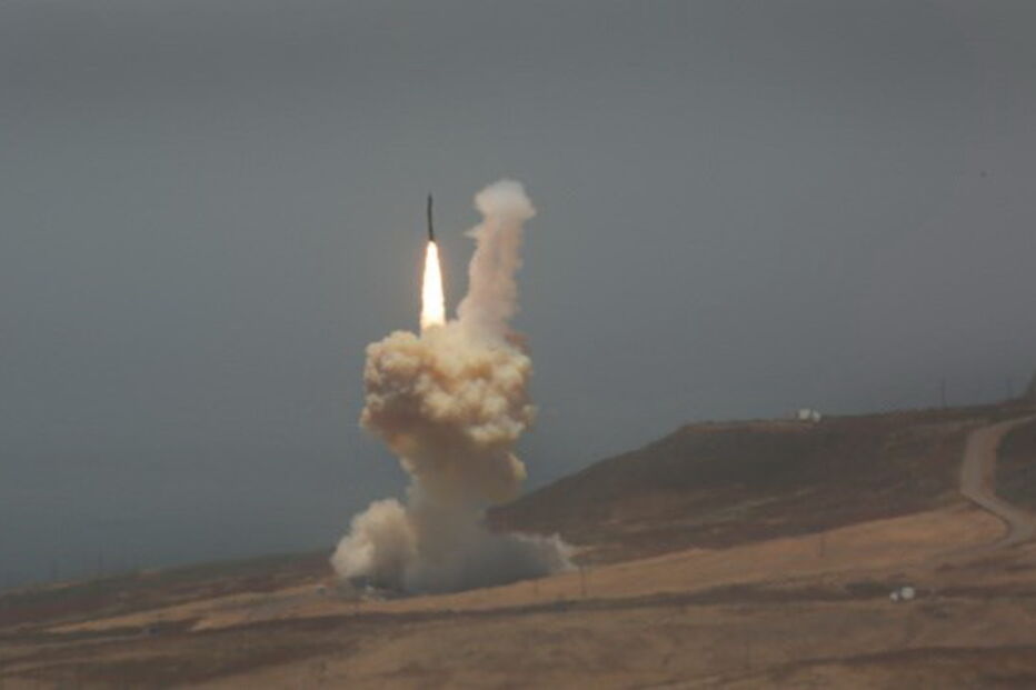 Missil lançado da base de Vandenberg, na Califórnia