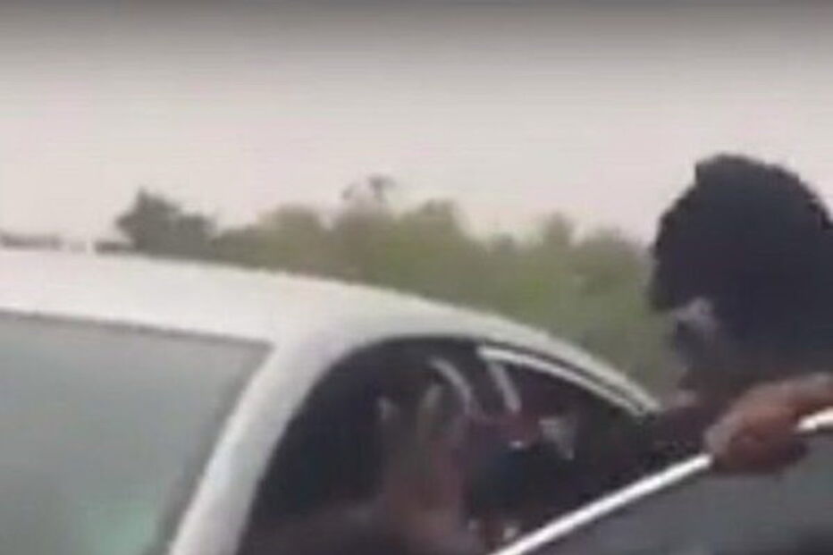 Trânsito, Machado, Homens de máscara