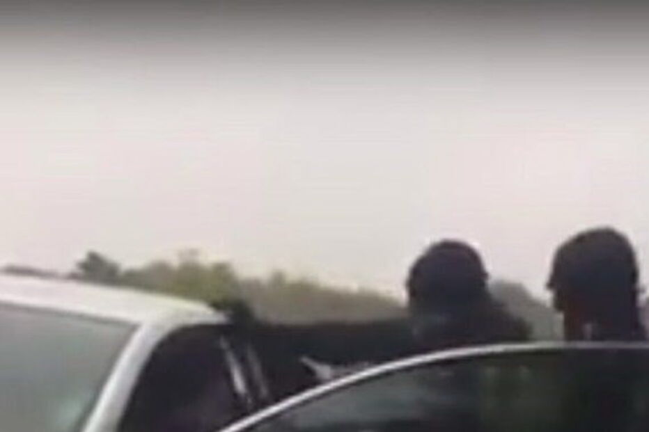 Trânsito, Machado, Homens de máscara