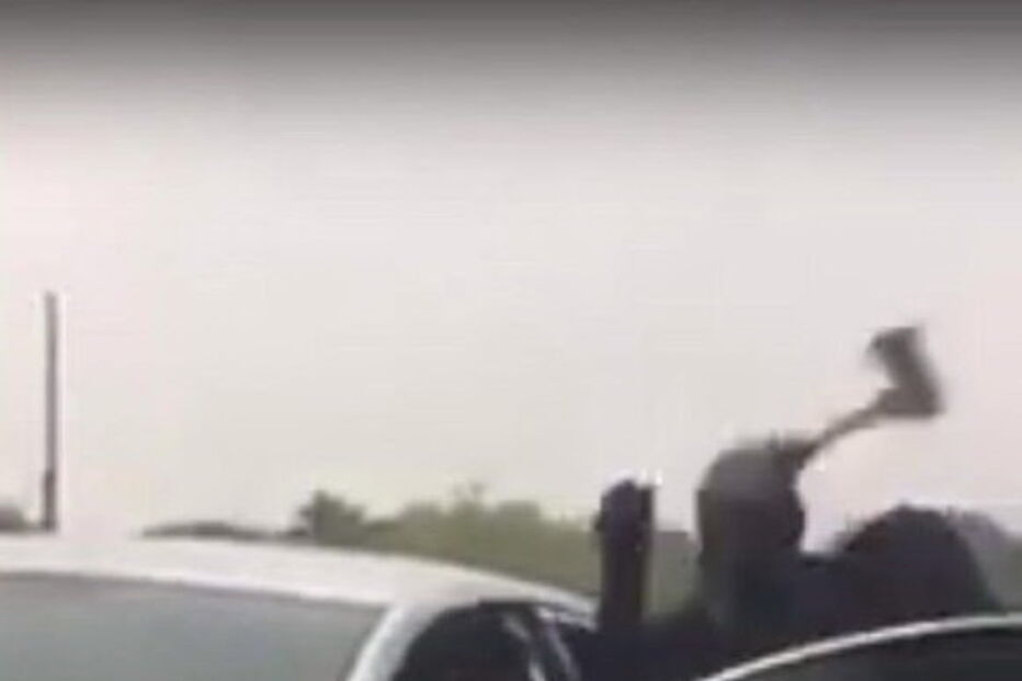 Trânsito, Machado, Homens de máscara