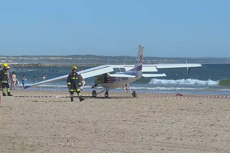 Homem e criança morrem atingidos por avioneta em praia