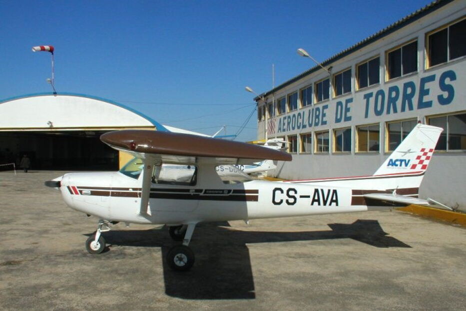 Reims Cessna pertencente ao Aero Clube de Torres Vedras