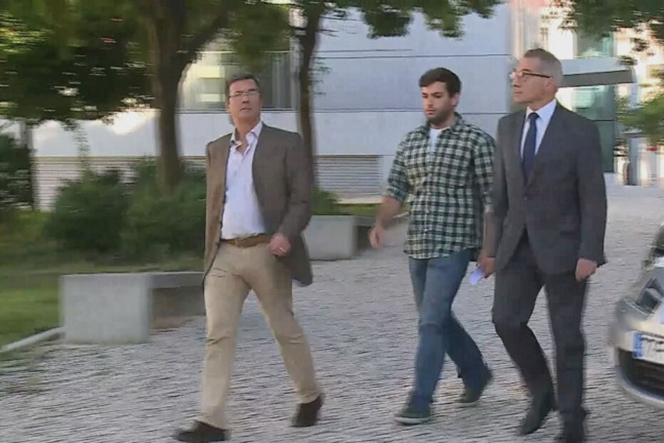 Os pilotos que aterraram na Caparica chegaram ao tribunal com o advogado (de fato)