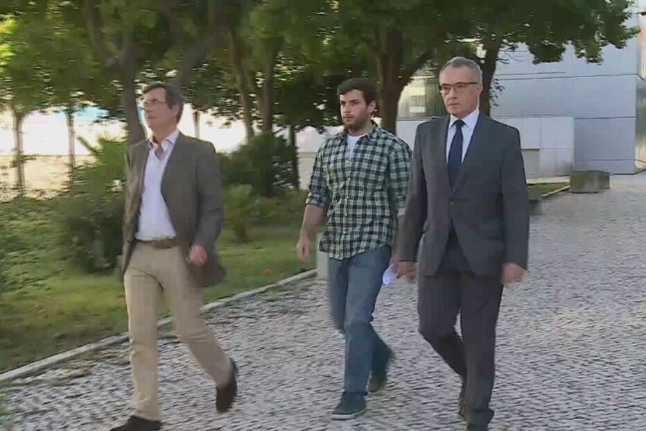 Os pilotos que aterraram na Caparica chegaram ao tribunal com o advogado (de fato)