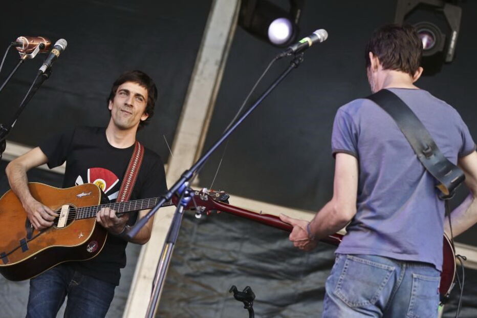 Manel Cruz em concerto, em 2015