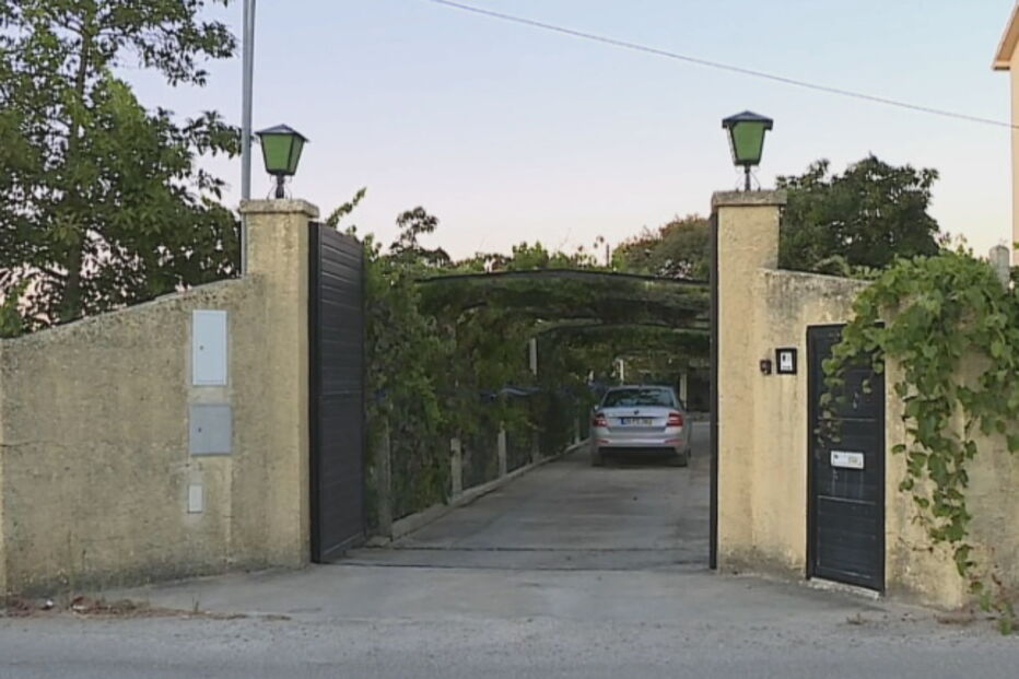 Homem morreu afogado na piscina em Azeitão