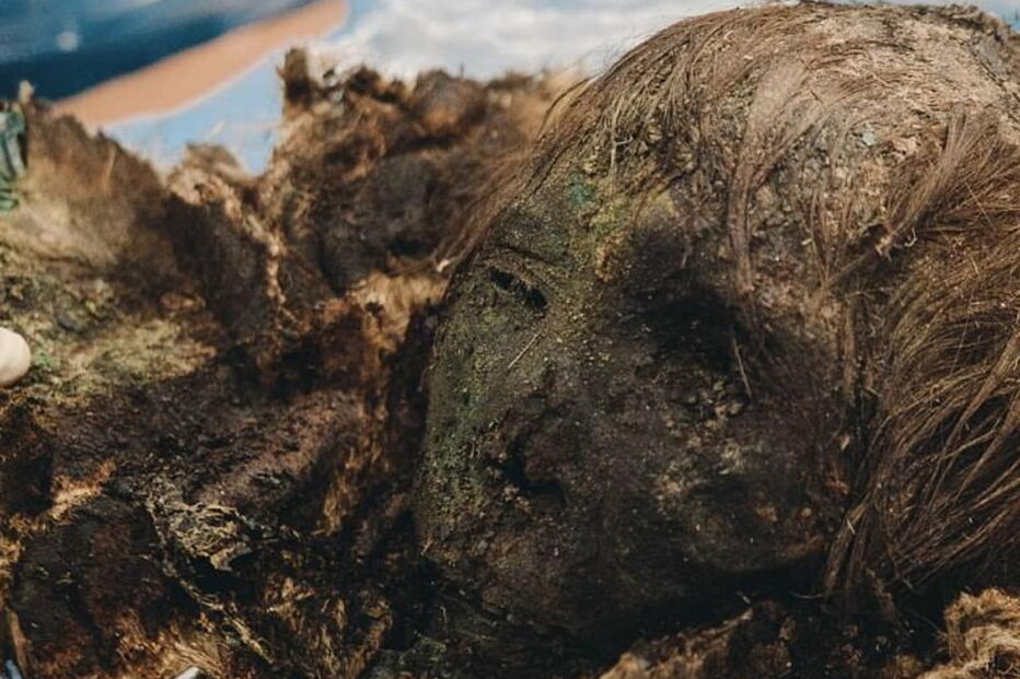 Princesa é encontrada 900 anos depois com cabelo e pestanas