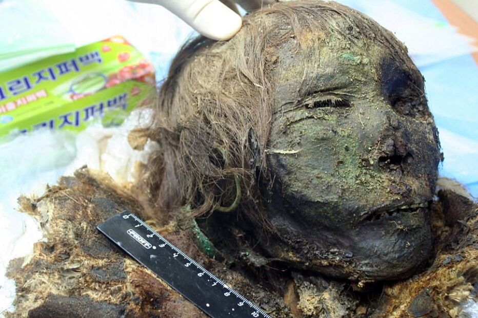 Princesa é encontrada 900 anos depois com cabelo e pestanas