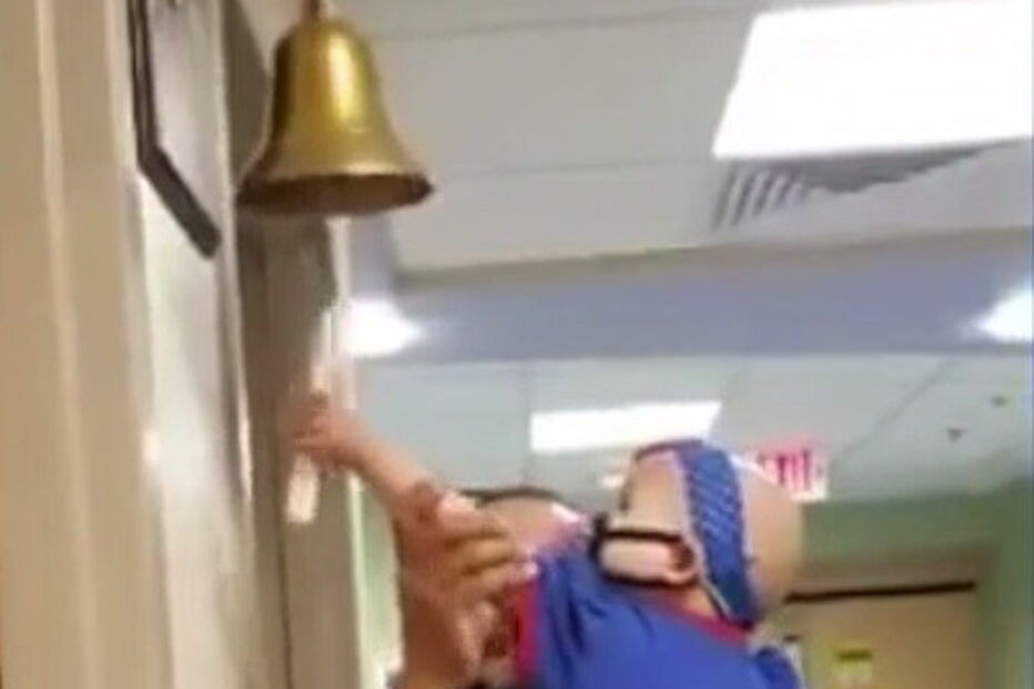 Bebé vestida de supermulher