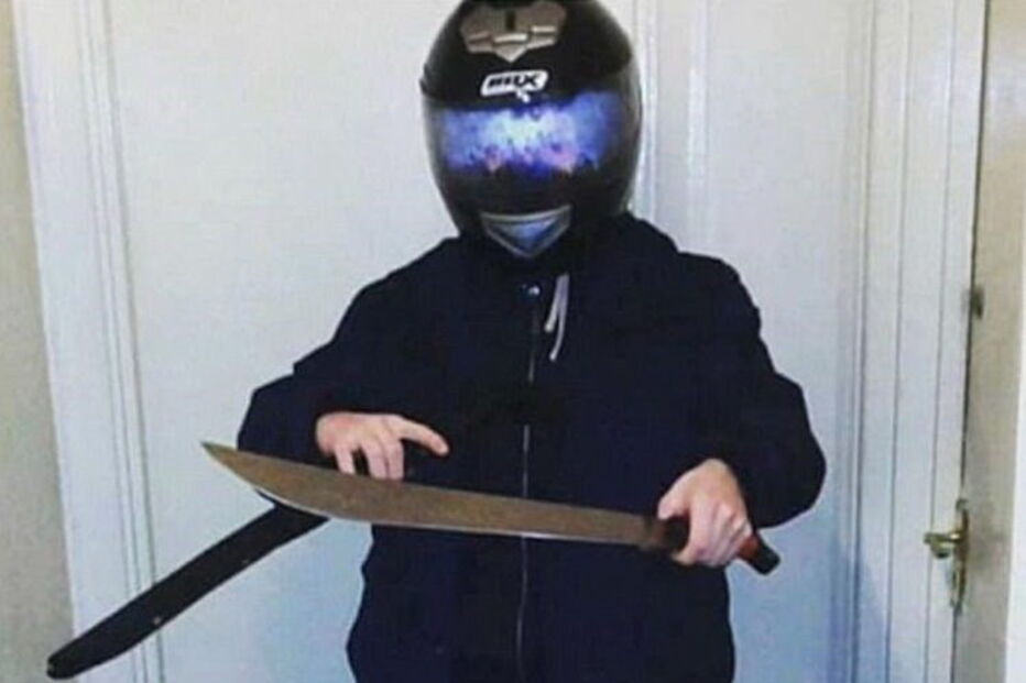 O grupo intitula-se por 