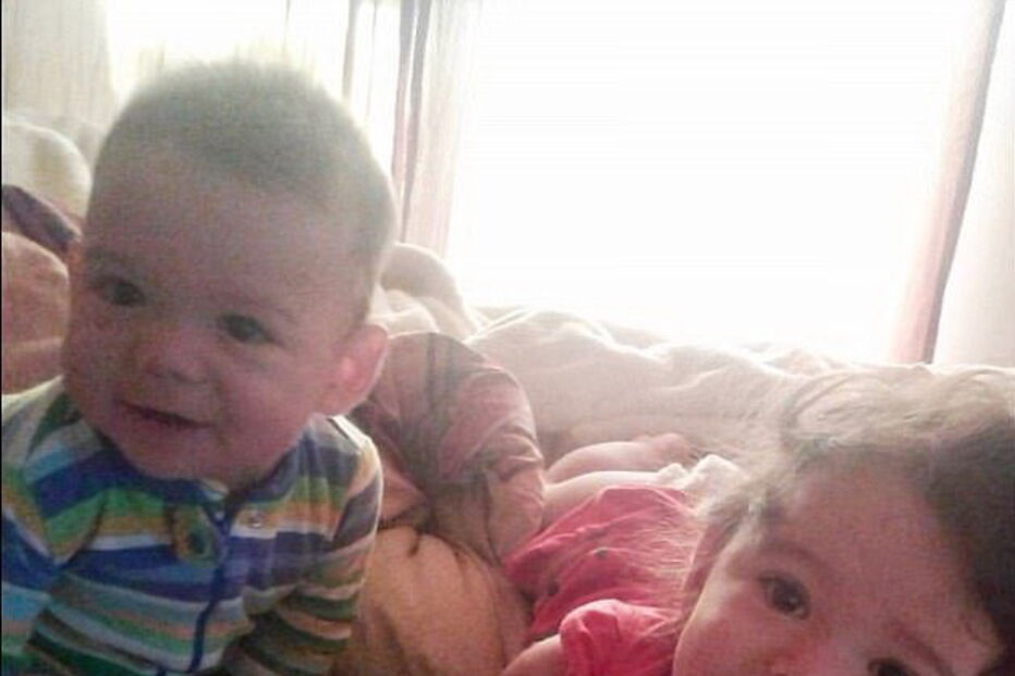 Cynthia deixou os filhos bebés à morte dentro de um carro