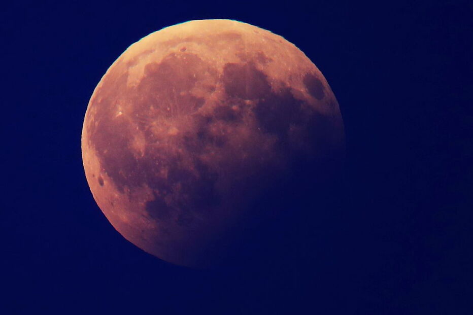 Eclipse parcial da Lua