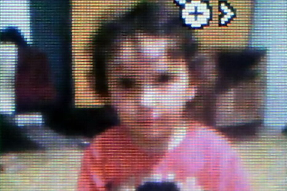 Angelina Stefanovica foi raptada, violada e depois morta por um vizinho, que foi fotografado numa festa de anos com a criança