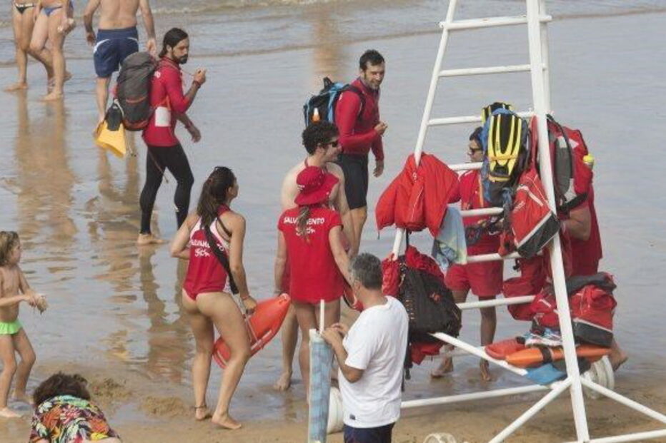 Nadadoras-salvadoras algo de assédio