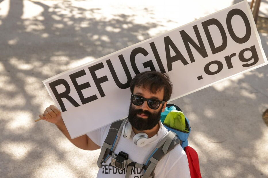 O jovem português Luís Silva iniciou esta quinta-feira, em Lisboa, uma caminhada solitária de 500 quilómetros pela costa alentejana e algarvia até à fronteira com Espanha para angariar fundos para associações que ajudam refugiados