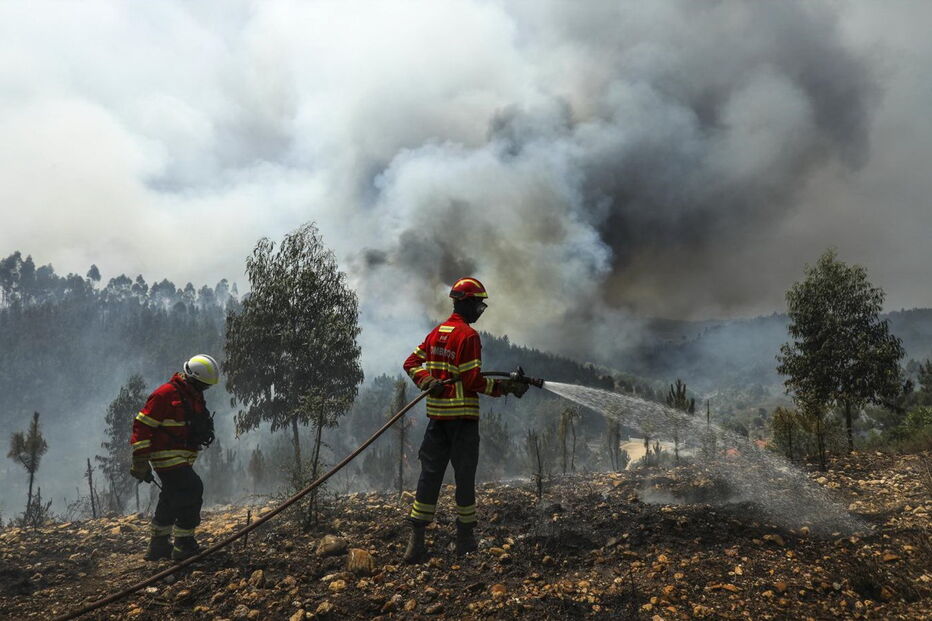 Fogo em Abrantes destrói casa e corta A23