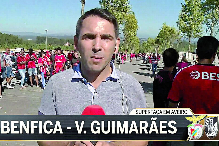 O jornalista da CMTV Pedro Neves de Sousa estava em direto do exterior do Estádio de Aveiro quando foi agredido