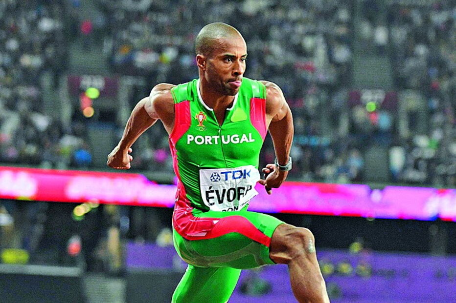  Nelson Évora, de 33 anos, a caminho da medalha de bronze com 17,19 m