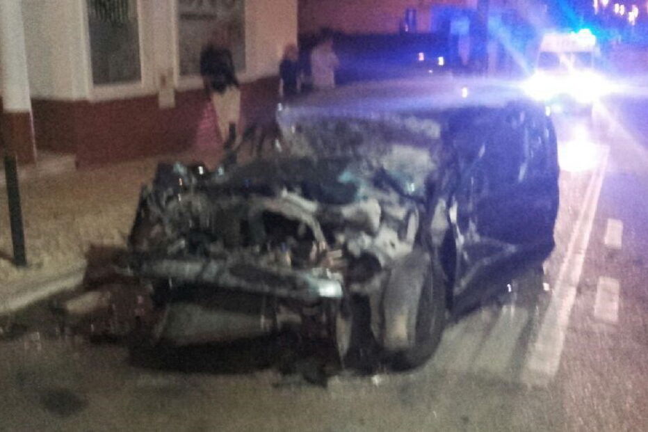 Carro onde seguia a vítima mortal enfaixou-se na traseira do camião do lixo