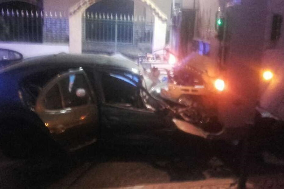 Carro onde seguia a vítima mortal enfaixou-se na traseira do camião do lixo