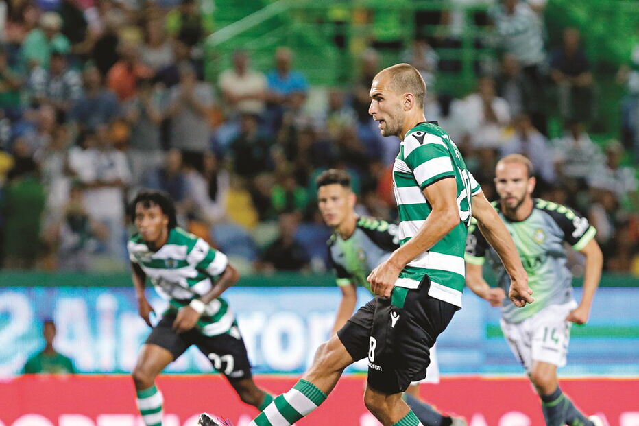 Bas Dost, com grande calma, faz de penálti o golo que valeu uma vitória