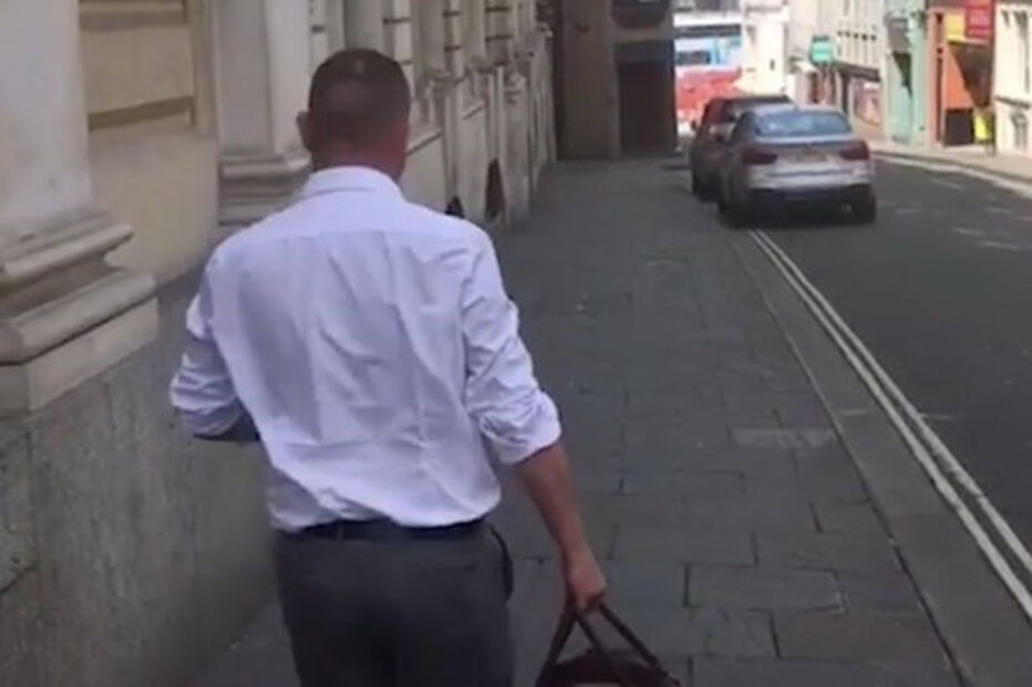 Vai preso por fazer sexo com o cão de um amigo