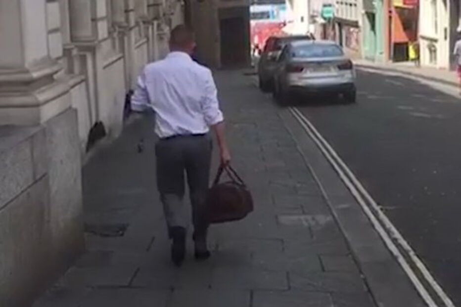 Vai preso por fazer sexo com o cão de um amigo