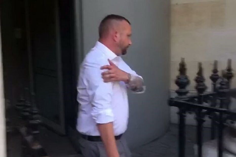 Vai preso por fazer sexo com o cão de um amigo