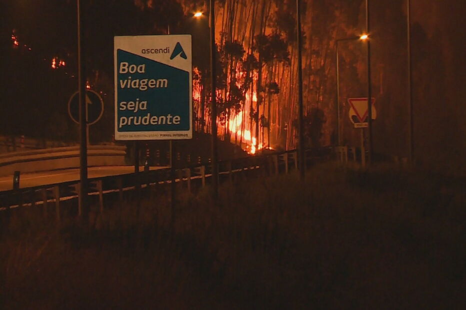 Fogo de Alvaiázere com frente em direção a Ferreira do Zêzere