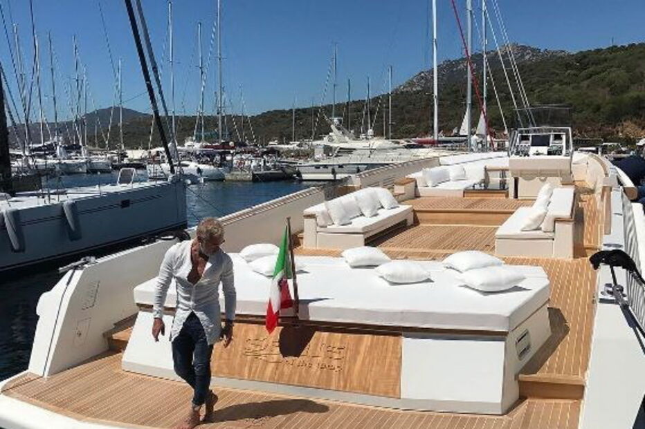 Gianluca mostra luxos nas redes sociais