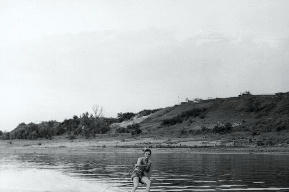 Gillian G. Gaar mostra fotografias inéditas de Elvis Presley no livro 'Elvis: A Lenda'