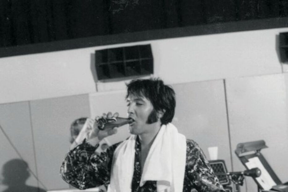 Gillian G. Gaar mostra fotografias inéditas de Elvis Presley no livro 'Elvis: A Lenda'