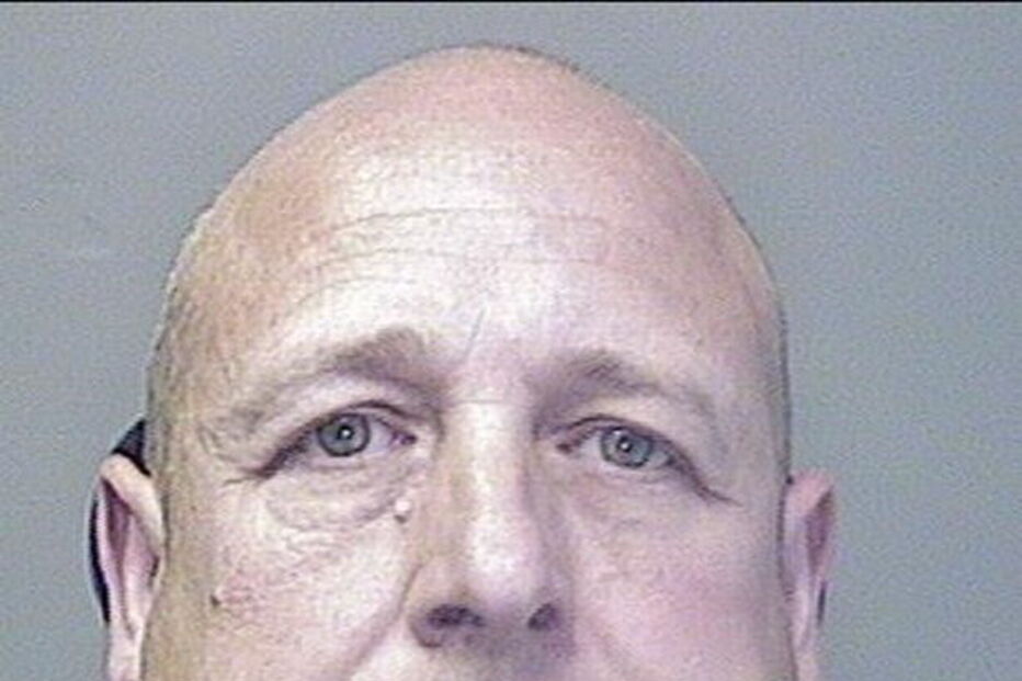 Alan Knight e a mulher foram condenados a penas de prisão por burla e obstrução à Justiça