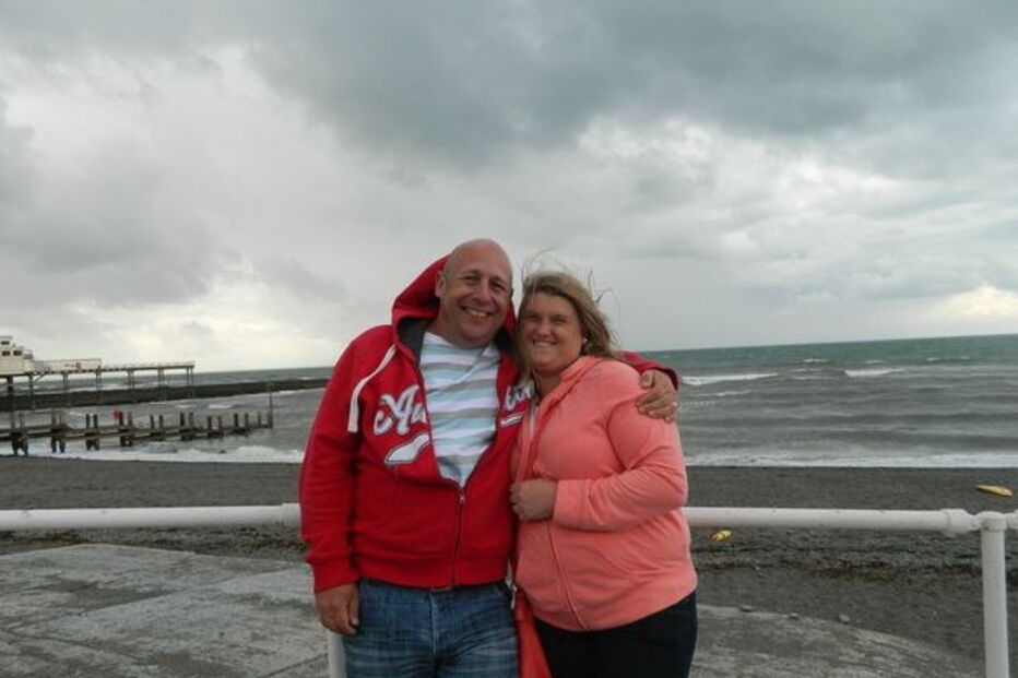 Alan Knight e a mulher foram condenados a penas de prisão por burla e obstrução à Justiça