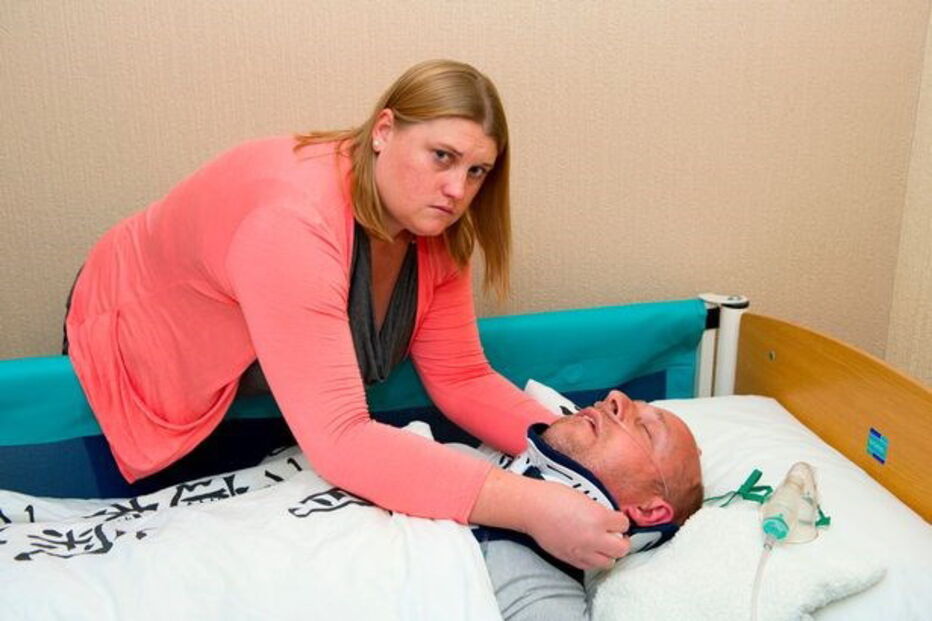 Alan Knight e a mulher foram condenados a penas de prisão por burla e obstrução à Justiça