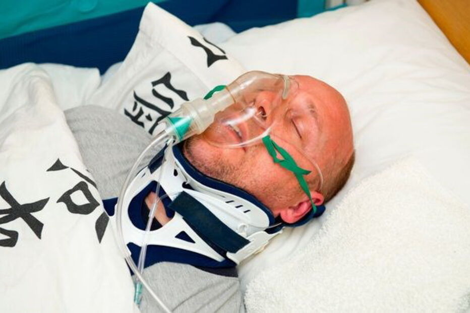 Alan Knight e a mulher foram condenados a penas de prisão por burla e obstrução à Justiça