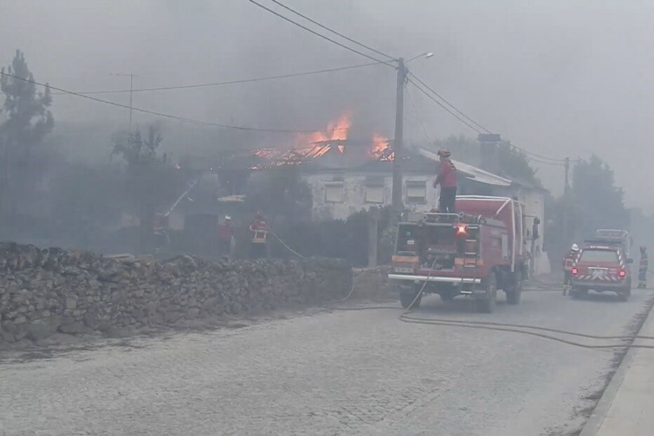 Incêndio em Vila Real destrói casa