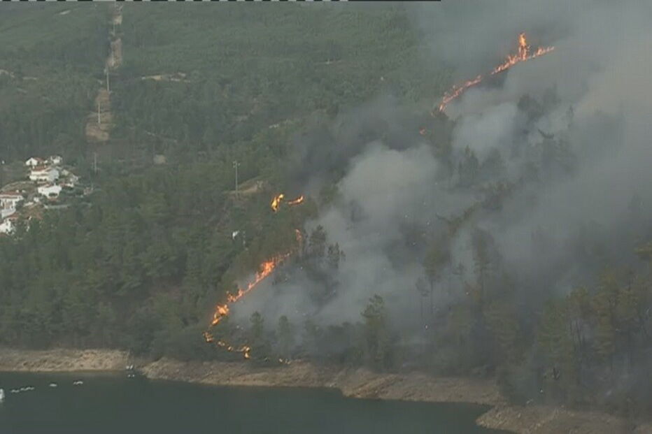 Incêndio em Ferreira do Zêzere chega a Vila de Rei