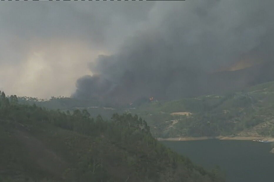Incêndio em Ferreira do Zêzere chega a Vila de Rei