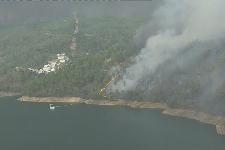Incêndio em Ferreira do Zêzere chega a Vila de Rei
