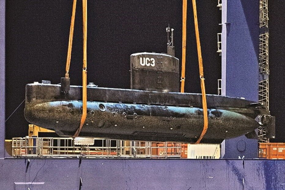 Submarino foi retirado da água