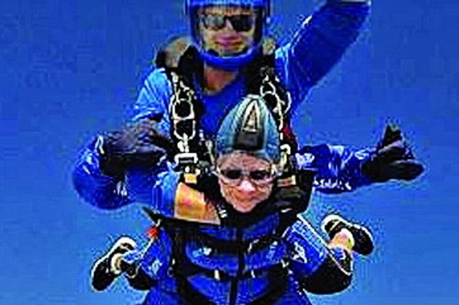 Salta de paraquedas aos 90 anos